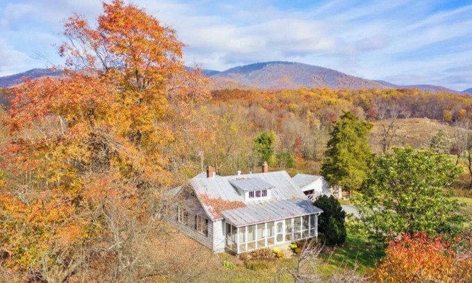 Roseland House | Cozy Farmhouse W/Mountain Views