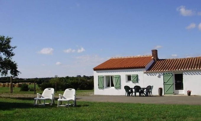 Vaire Cottage | Cozy Farmhouse with Private Pond, Terrace, and Ultralight Airstrip Nearby