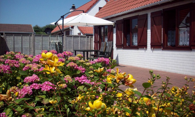 Wenduine House | Cozy fisher cottage just behind the dunes
