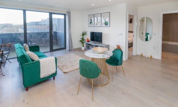 West Hill Apartment | Cozy flat 15 mins walk to Wimbledon Park 20 mins walk to Wimbledon Tennis Court.