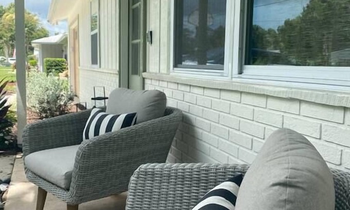 Glencoe House | Cozy Florida Camp with Fire Pit and Cowboy Pool