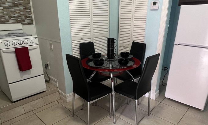 Princeton Apartment | Cozy for the family ! Not fair from the Keys and the zoo.