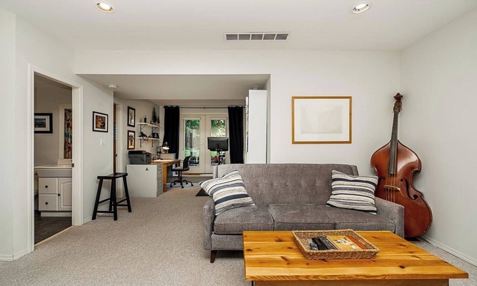 Surrey House | Cozy forest retreat