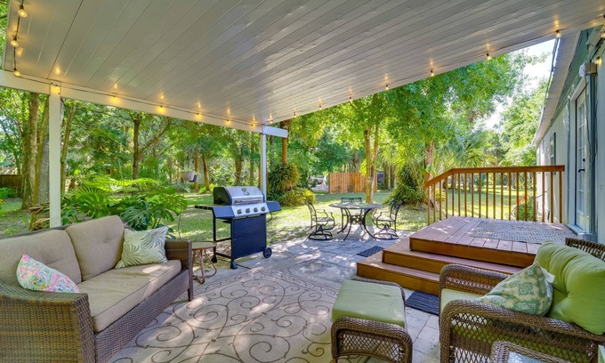 Vero Beach Cottage | Cozy Fort Pierce Cottage on Farm Animal Rescue!
