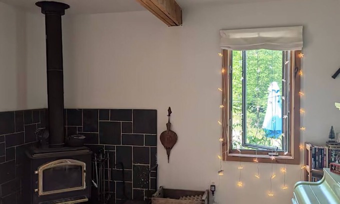 Tay Valley Cottage | Cozy Four-Season Retreat on Farren Lake