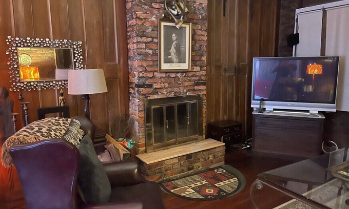 French Quarter House | Cozy FQ 3b home, late 1700's Creole Cottage in the heart of the French Quarter.