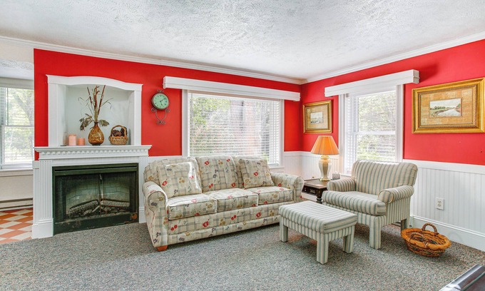 Frankfort Apartment | Cozy Frankfort Apartment Near Beaches & Downtown!