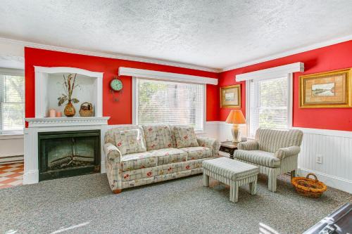 Frankfort Apartment | Cozy Frankfort Apartment Near Beaches and Downtown!