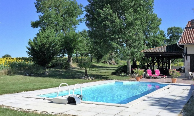 Monfort House | Cozy French Escape in Monfort