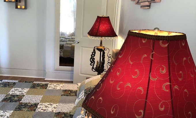 Seward Place Apartment | Cozy French Pied a terre - King bed, washer/dryer