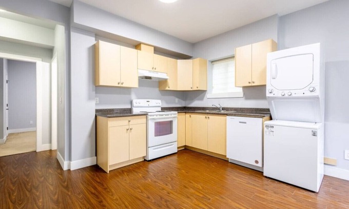 Guildford House | Cozy & Friendly Suite: Close to Lush Park ~ Pkg!