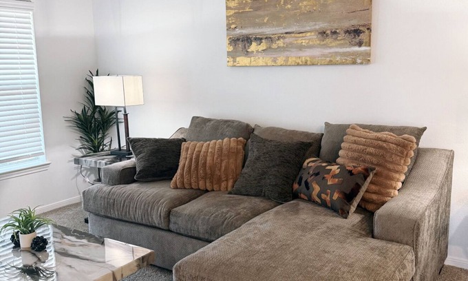 Frisco Apartment | Cozy, Frisco retreat just minutes from The Star, Legacy West, and top dining.