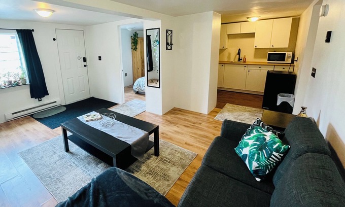 Trail House | Cozy full flat vacation home - close to everything!