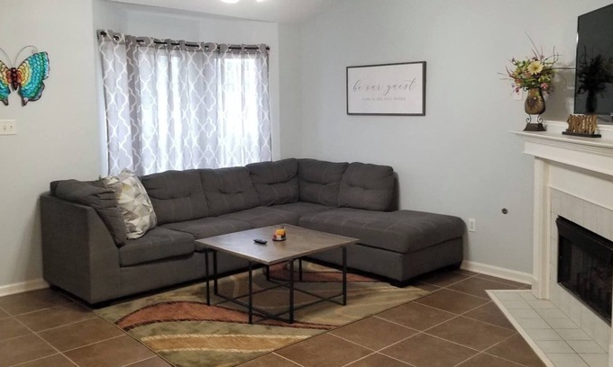 Southaven House | Cozy Fully Furnish 2 Bedroom 2 Bath House