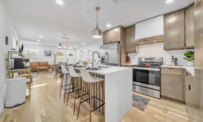 Tulsa House | Cozy fully Remodeled home! 5 min to Downtown Tulsa