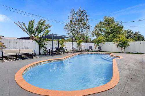 Ives Estates House | Cozy Fun House 4 2 Aventura Stadium Beach
