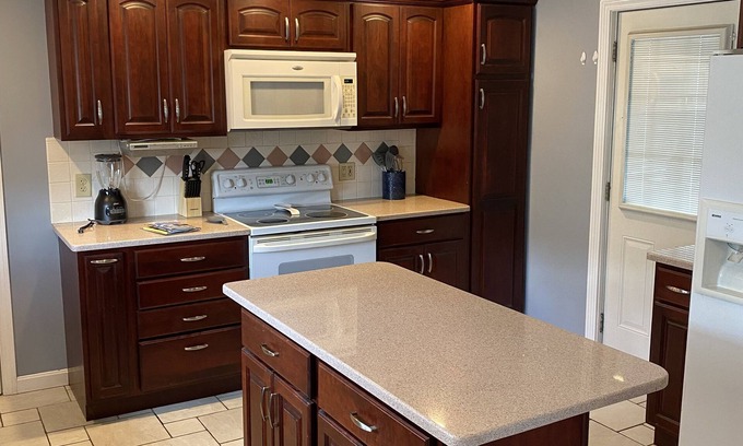 Manchester Apartment | Cozy furnished 2 bdrm apt!n
