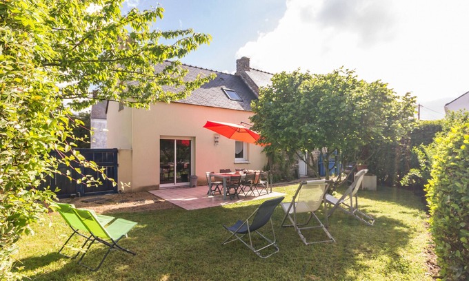 La Chapelle-des-Marais Cottage | Cozy Gîte with Garden in Parc de Brière, 25km from La Baule & Guérande