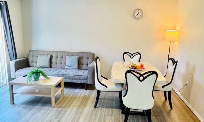Lynn Valley House | Cozy Garden 2 bedrooms Suite in welcoming North Vancouver with WiFi