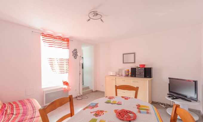 Quartier du Casino Apartment | Cozy Garden Apartment, 50m to Beach, 500m to Shops, WiFi, Sleeps 4