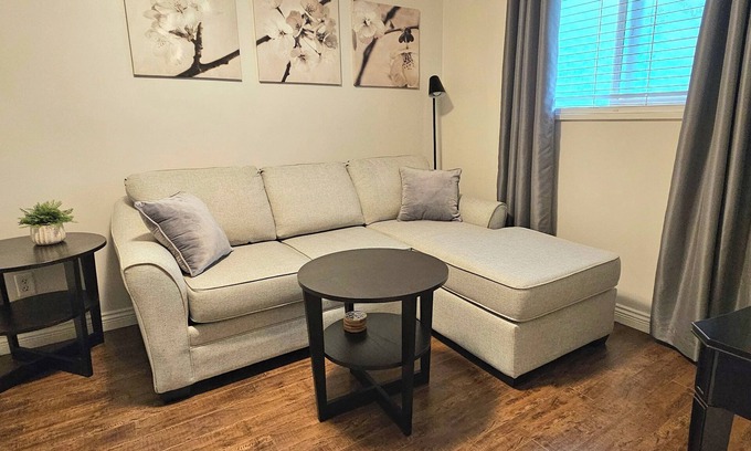 Langley House | *Cozy Garden Suite, with private entrance in beautiful & quiet neighbourhood *