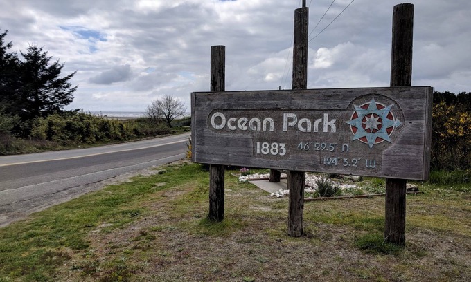 Ocean Park House | Cozy Gated Ocean Park Cabin on the Peninsula with A/C and Wireless Internet