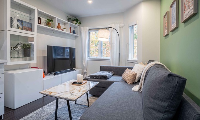Gastown Condo | Cozy Gem in Historic Gastown