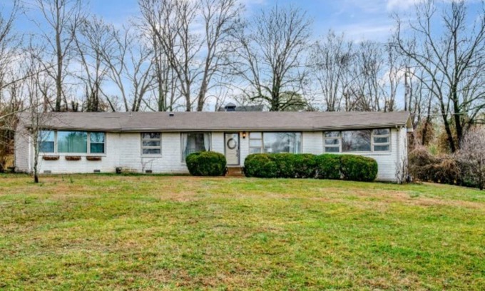 Bellevue House | Cozy Gem Located Between Franklin & Nashville