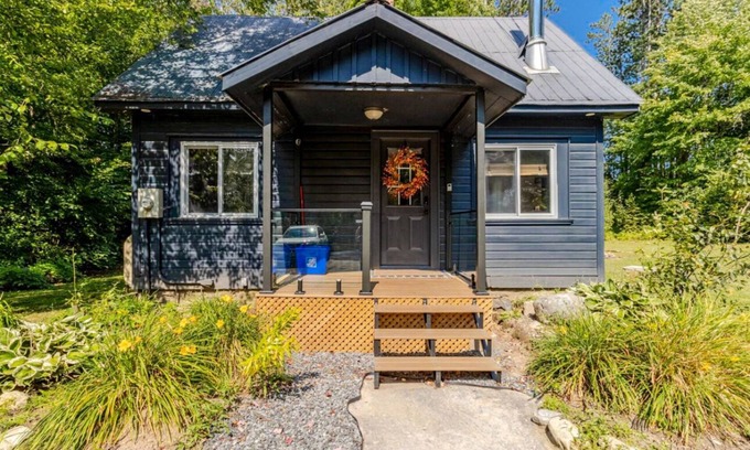 Huntsville House | Cozy Getaway close to Arrowhead & downtown Huntsville. Pet-Friendly.