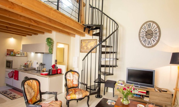 Auriac-du-Perigord Cottage | Cozy getaway in Périgord with terrace and mezzanine