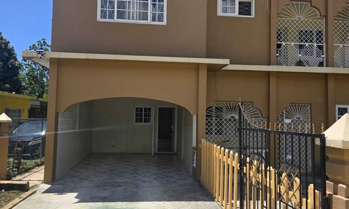 Savanna la Mar House | Cozy getaway home close to Negril seven mile beach