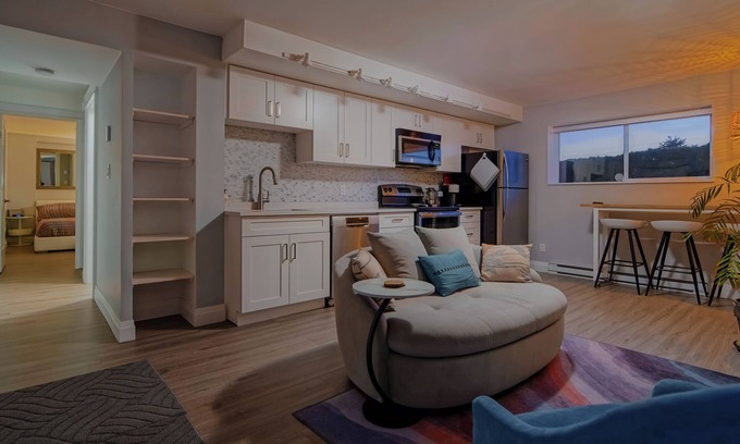 Upper Lonsdale House | Cozy Getaway in North Van - The Ideal Base for Experiencing BC's Best!