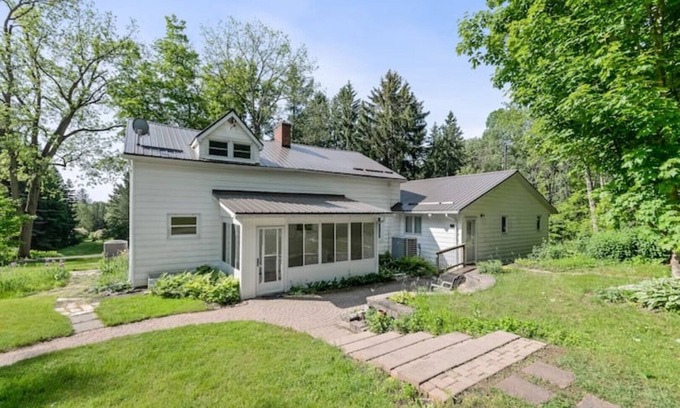 Colborne House | Cozy Getaway in Colborne with great Hiking trails in 95 Acres of land