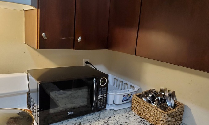 Matawan Condo | cozy getaway in New Jersey
