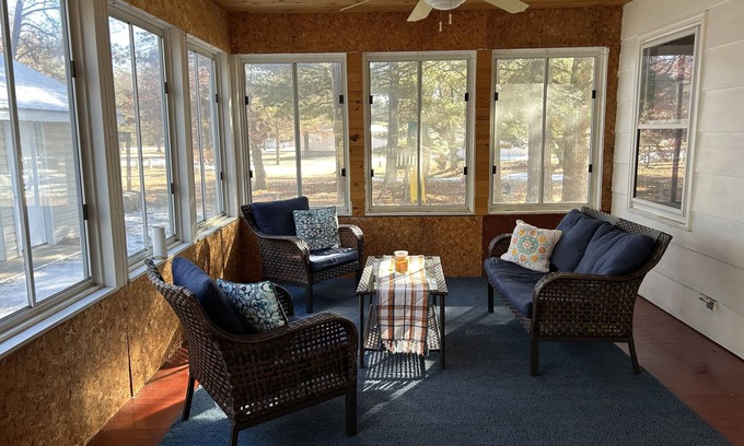 New Lisbon Cottage | Cozy getaway near Castlerock Lake