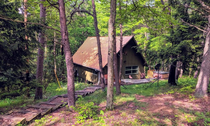 Rockbridge House | Cozy Getaway Nestled on a Hillside in the Heart of Hocking Hills!