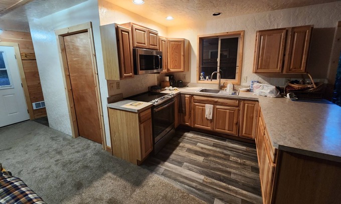 Troy Cabin | Cozy getaway on Bull Lake!!