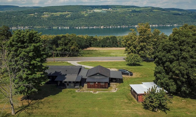 Hammondsport House | Cozy getaway with Keuka Lake views - minutes to wineries