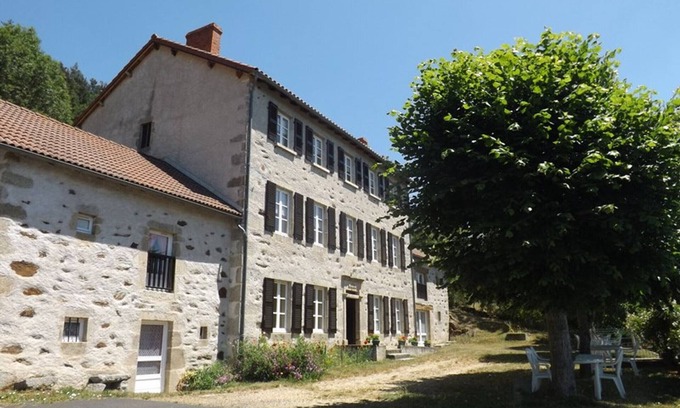 Lorcieres Cottage | Cozy gîte for 4 in Lorcières with TV and pets allowed