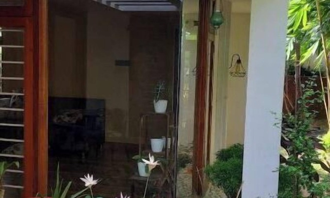 Varkala House | Cozy Glass Villa home. Five minutes walk to the happening Varkala cliff