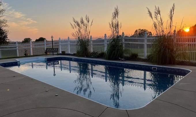 Gretna House | Cozy Golf Retreat Sleeps 12 Pool Ping Pong Pool Table and More