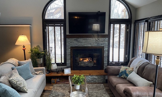 The Galena Territory House | Cozy Golf Villa! End unit.