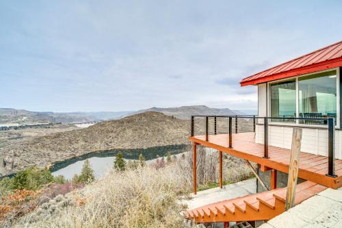 Grand Coulee House | Cozy Grand Coulee Home with Deck and Views!