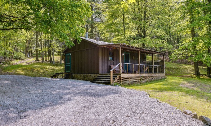 Green Bank Cabin | Cozy Green Bank Cabin ~ 2 Mi to Observatory!