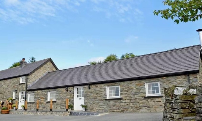 Tregaron Cottage | Cozy Grofftau Cottage in Ystrad Meurig