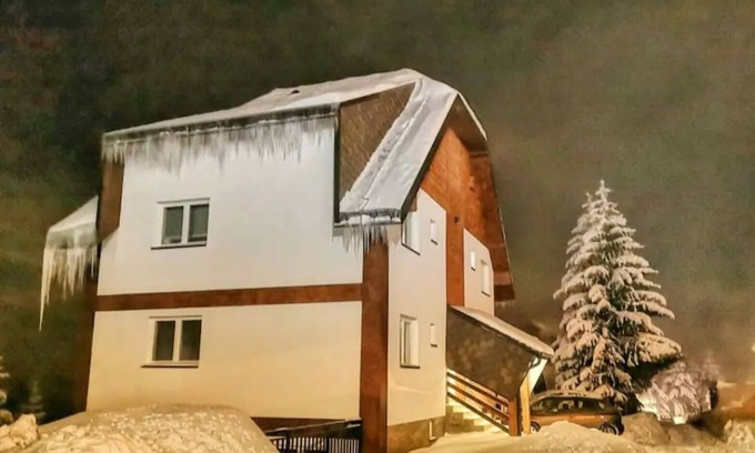 Kopaonik Apartment | Cozy ground level apartment with outdoor access across from Kraljevi Čardaci.