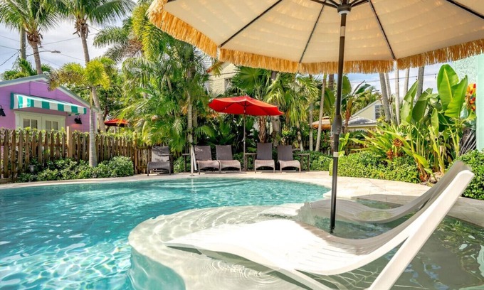 Grandview Heights House | Cozy Guest House Suite w/Heated Pool & BBQ