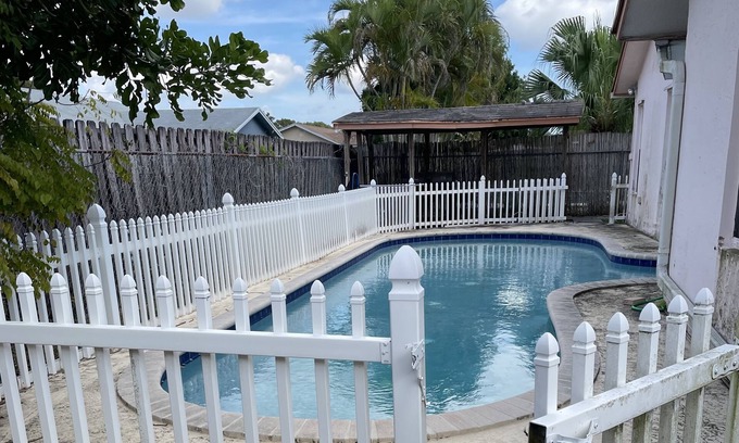 Tamarac House | Cozy Guest House Florida Tamarac