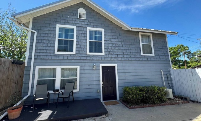 Temple House | Cozy guest house in the heart of Temple! Close to everything. Pet-friendly.