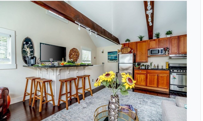 Bellevue Avenue Historic District House | Cozy guest house Located in the historical Bellevue Avenue
